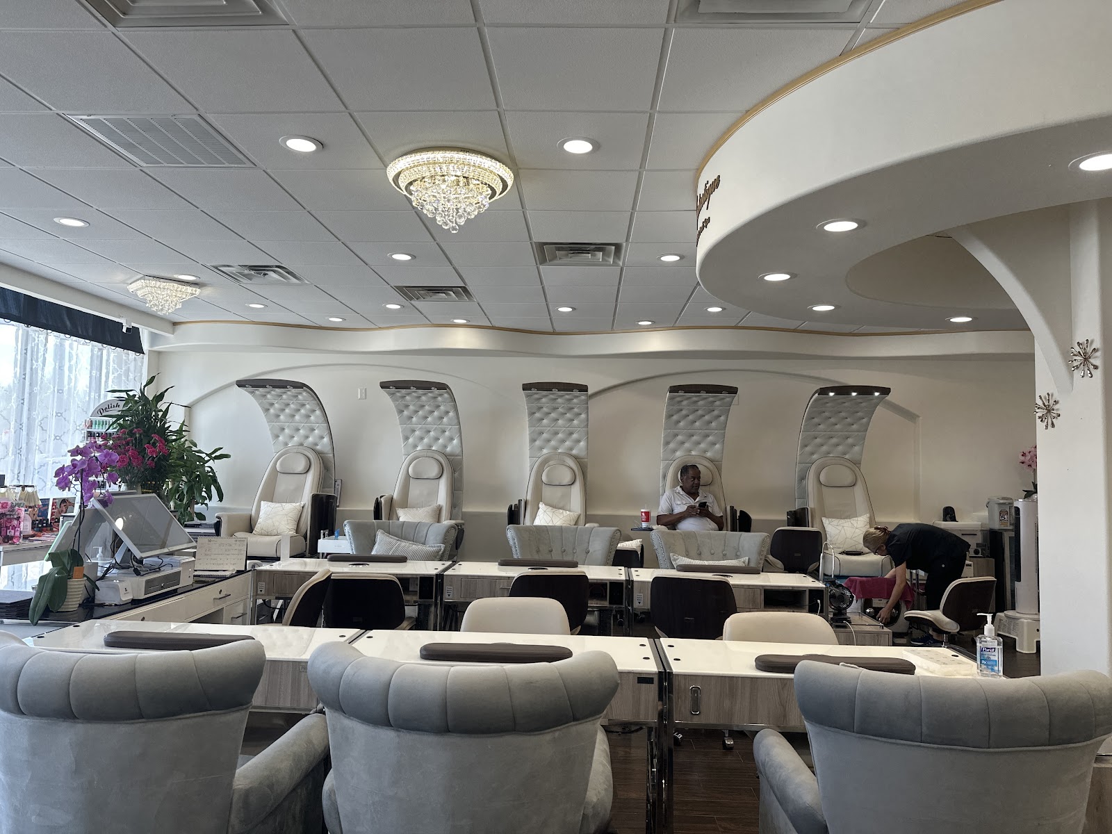 Fantastique Nails & Pedi Spa nail photo 4