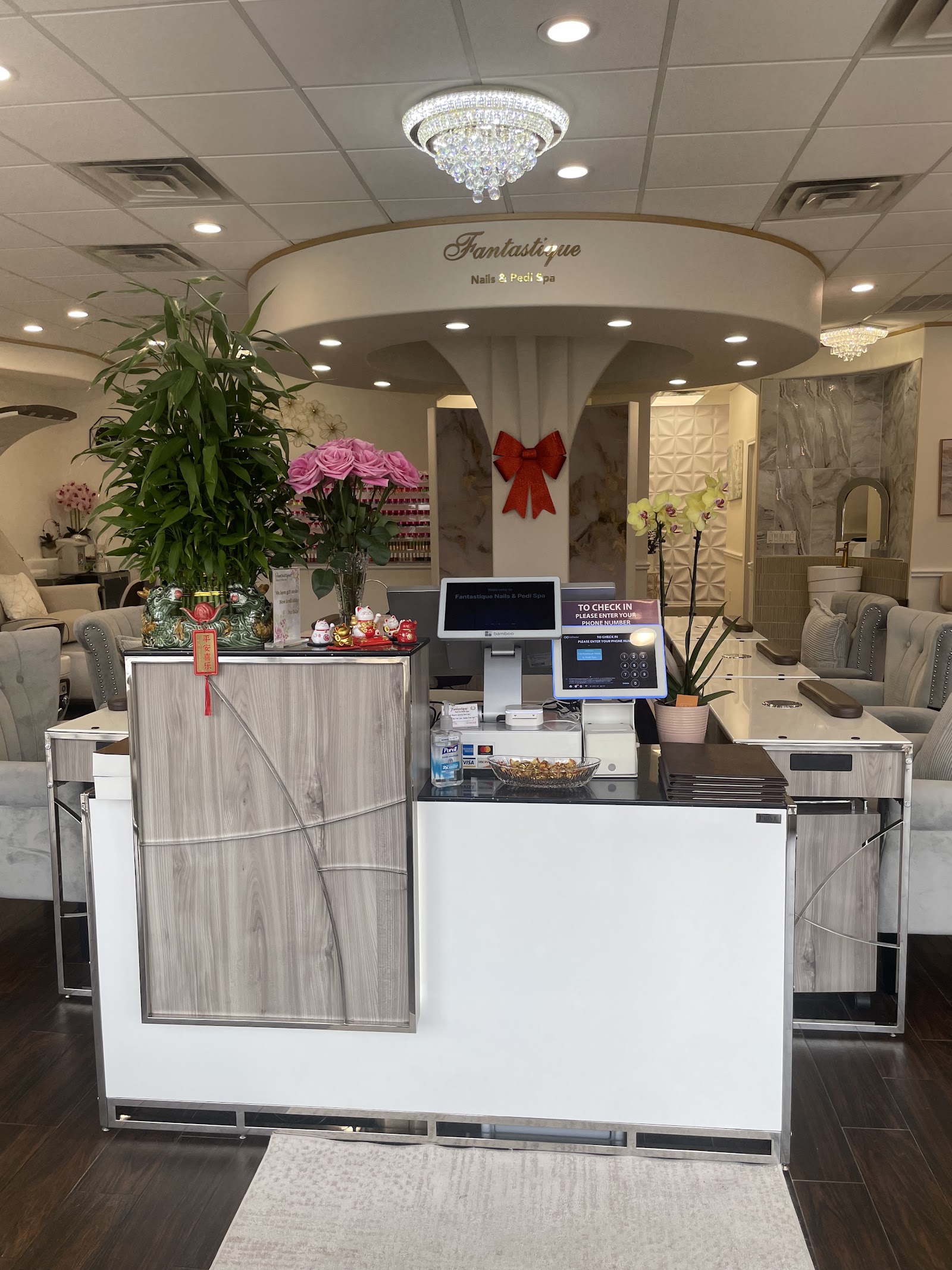 Fantastique Nails & Pedi Spa nail photo 8